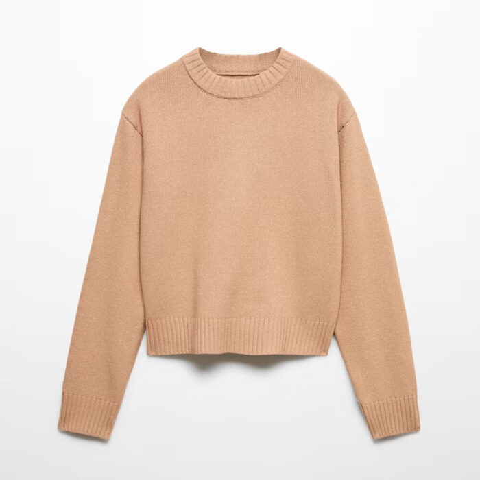 Round-neck knitted sweater